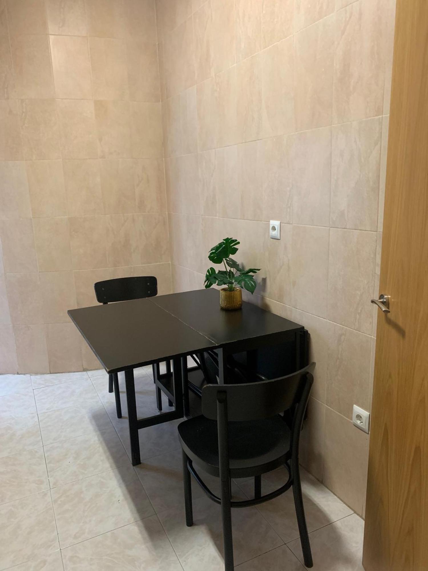Segundo Antolin Yellow Door Понферада Екстериор снимка